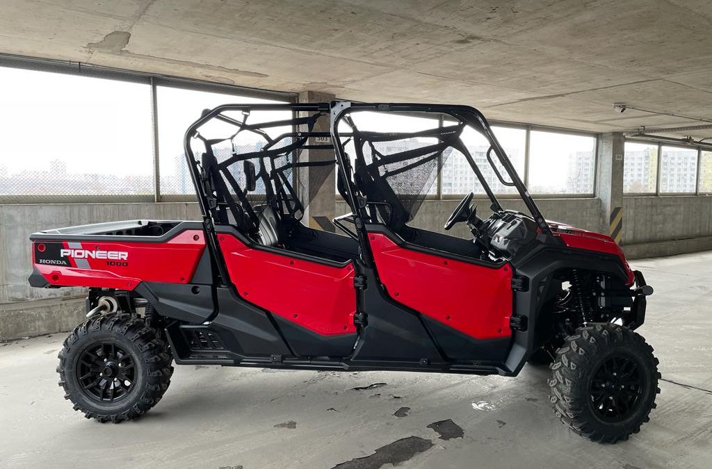 Honda pioneer 1000-6 Deluxe