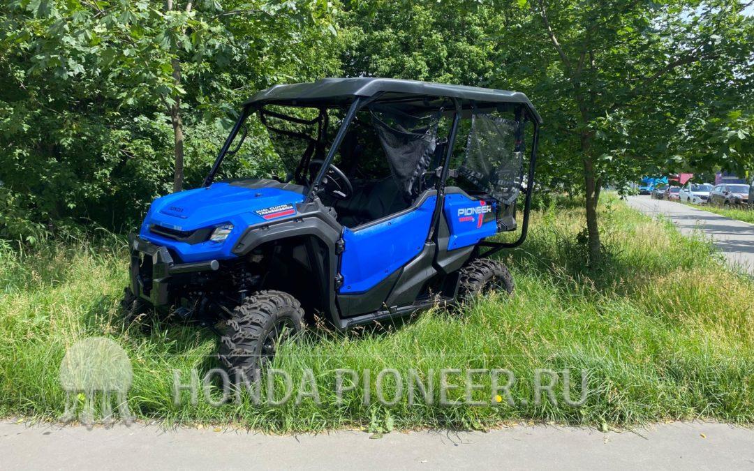 Honda Pioneer 1000-5 Deluxe